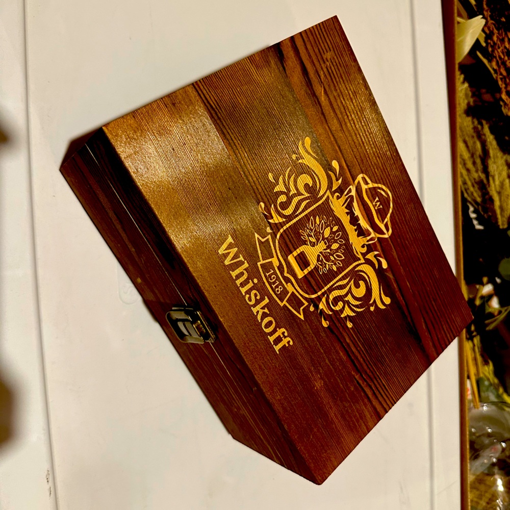 Whiskoff 1918 Box